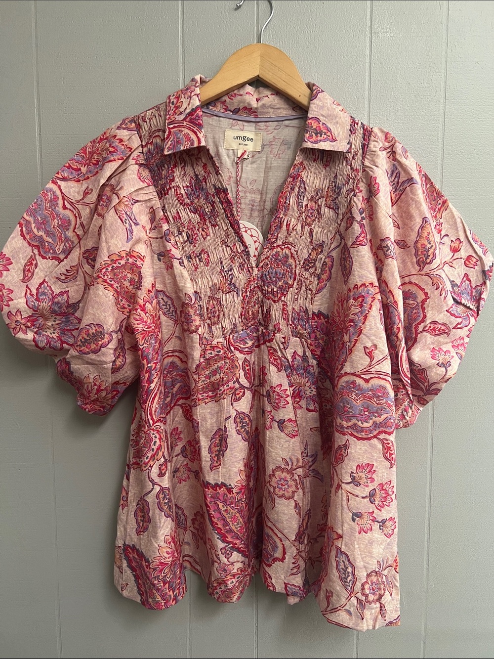 NWT Umgee Pink and Red Floral V-Neck Top Blouse with Lavender Accents